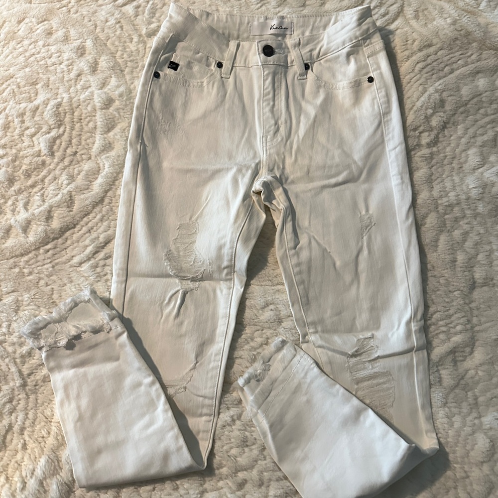 White skinny jeans